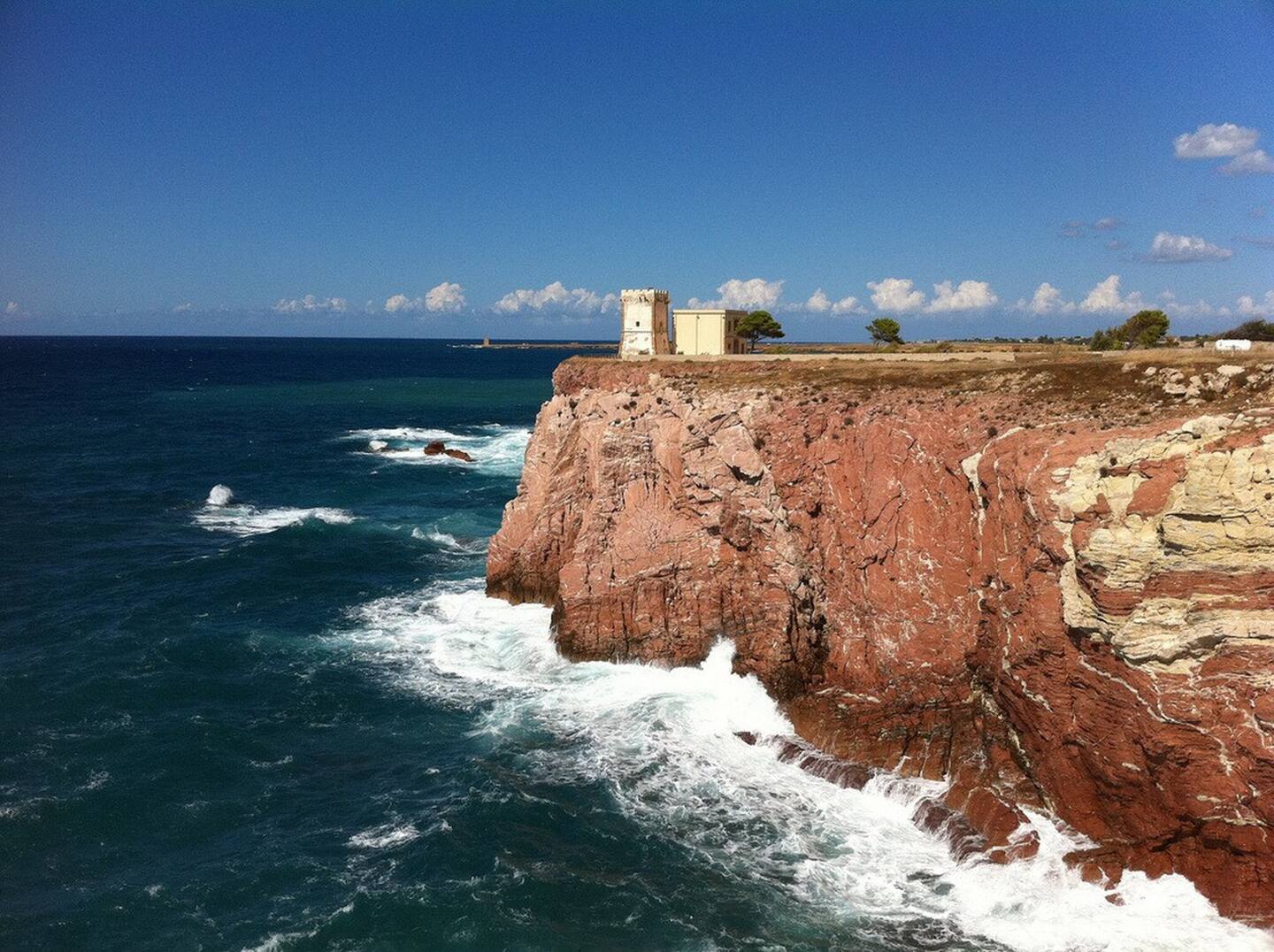 Acantilados de Cala Rossa en Terrasini con vistas al mar