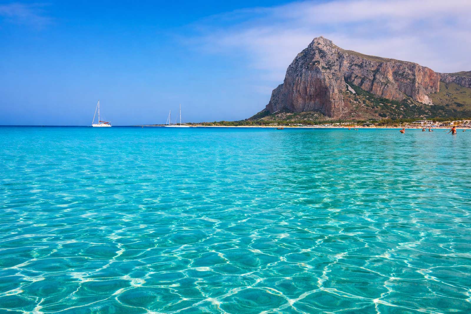 Spiaggia di San Vito Lo Capo con sabbia bianca e mare turchese